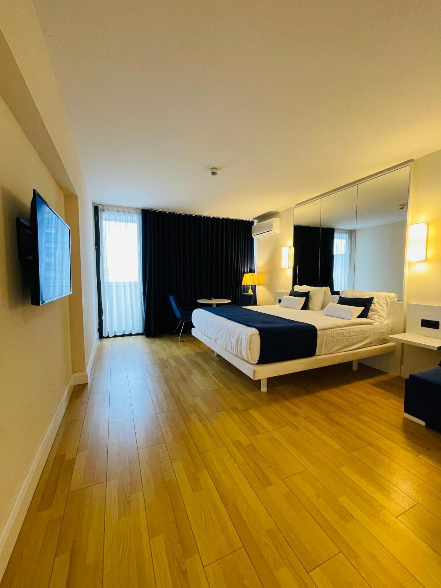 Batumi Floor40 Hotel Buitenkant foto