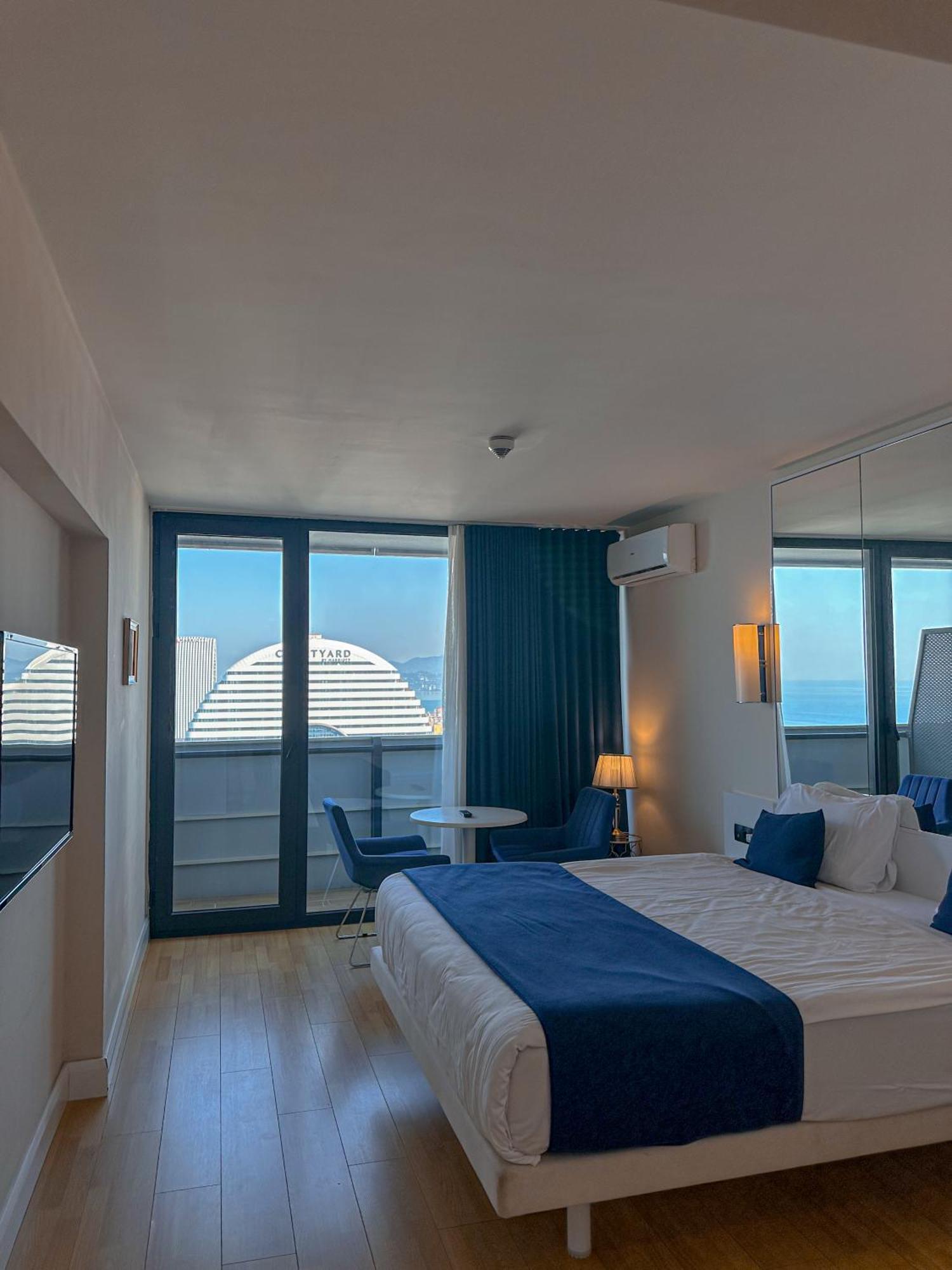 Batumi Floor40 Hotel Buitenkant foto