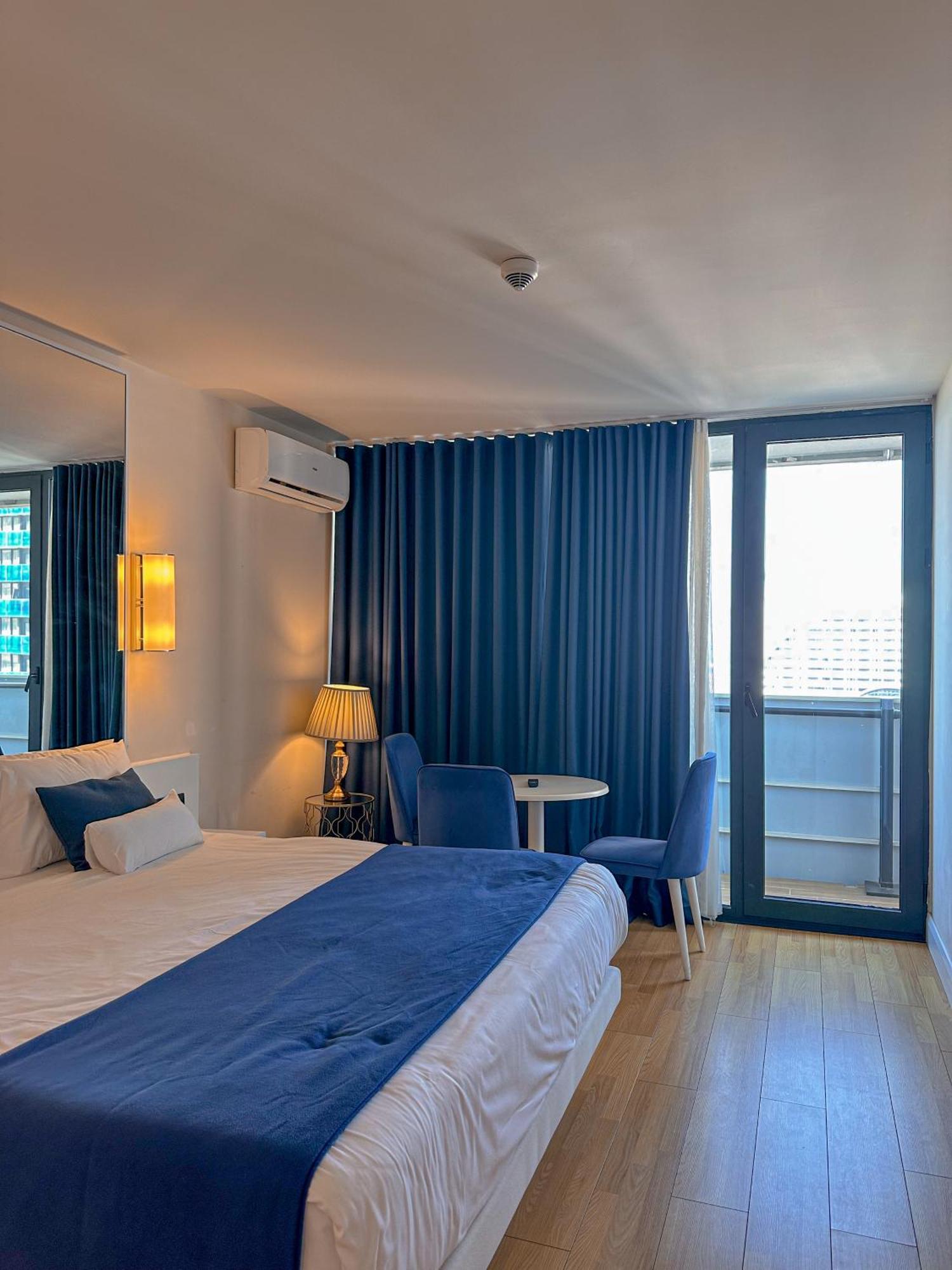 Batumi Floor40 Hotel Buitenkant foto